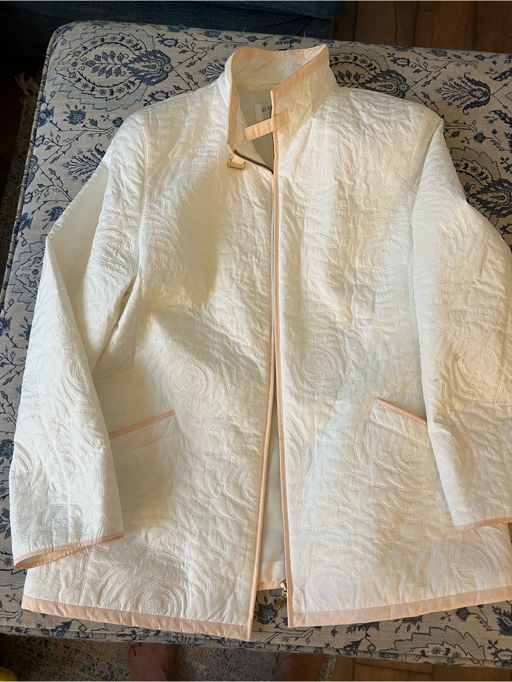 White Quilted Mandarin Collar Jacket with Peach Trim Baronia von Gollas Sz L